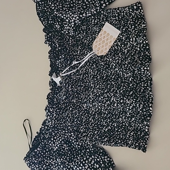 Beyond Words size M, floral blouse top - Picture 5 of 5